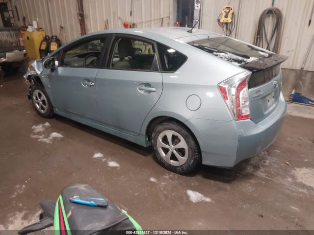 2015 TOYOTA PRIUS JTDKN3DU5F1888000 Photo 2