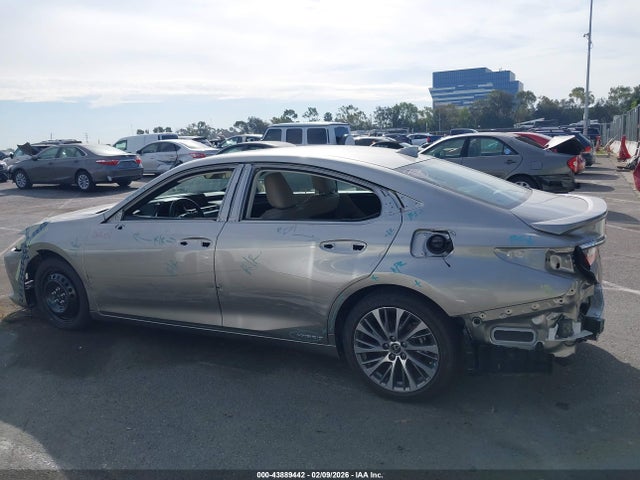 Lexus ES 300H 2021 58ADA1C11MU008667 Image 15