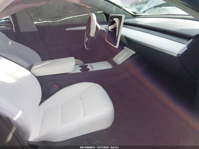 2025 TESLA MODEL Y 7SAYGDEE5SA361917 Photo 4