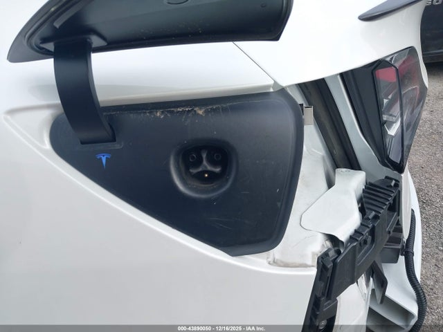 Продаж на аукціоні авто 2022 Tesla Model 3 Performance Dual Motor All-wheel Drive, vin: 5YJ3E1EC8NF357250, номер лоту: 43890050