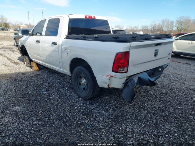 2016 RAM 1500 1C6RR7KG2GS377273 Photo 2