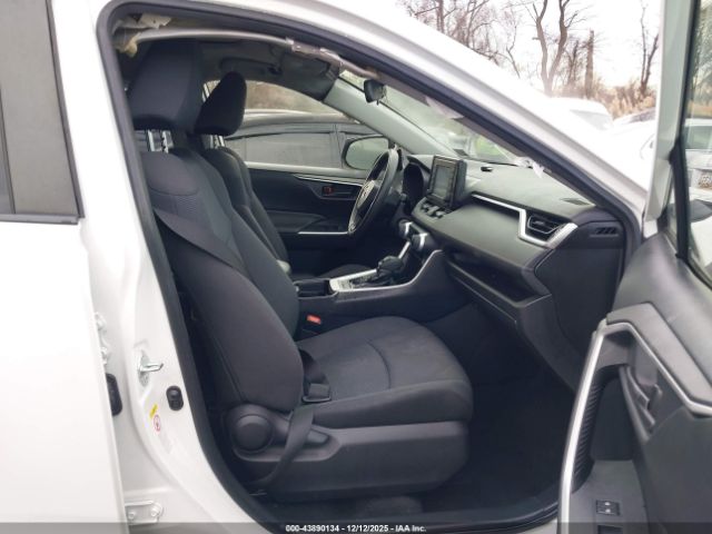 2019 TOYOTA RAV4 JTMF1RFV0KD505417 Photo 4