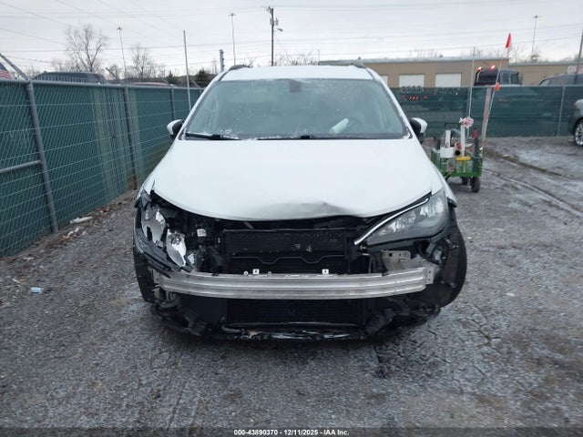 2021 Chrysler Voyager Lxi მანქანა იყიდება აუქციონზე, vin: 2C4RC1DG8MR506490, აუქციონის ნომერი: 43890370