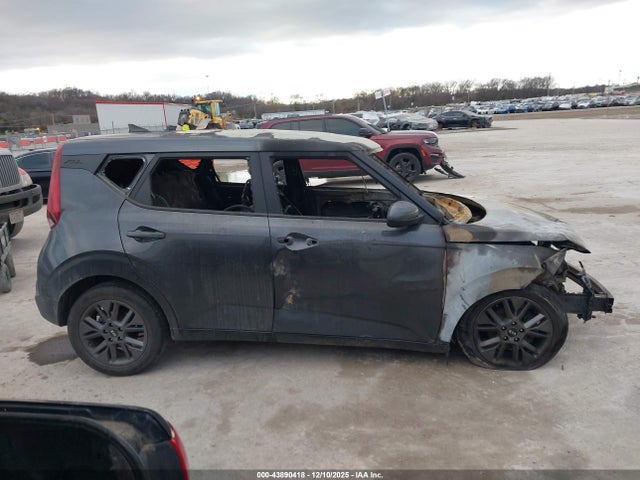 2021 Kia Soul S მანქანა იყიდება აუქციონზე, vin: KNDJ23AU8M7794714, აუქციონის ნომერი: 43890418