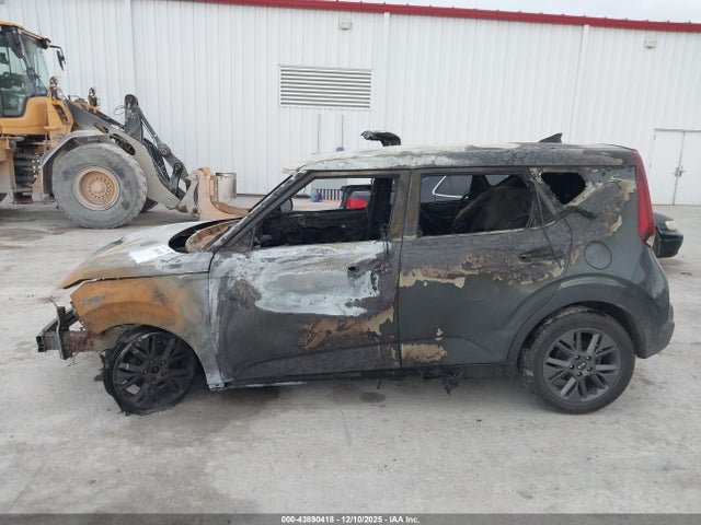 2021 Kia Soul S მანქანა იყიდება აუქციონზე, vin: KNDJ23AU8M7794714, აუქციონის ნომერი: 43890418