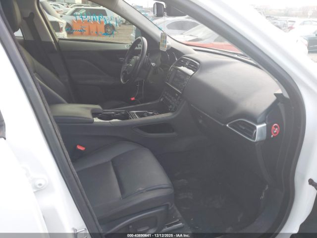 2017 JAGUAR F-PACE SADCJ2BV2HA054554 Photo 4