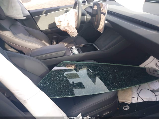 2025 TESLA MODEL 3 5YJ3E1EA5SF013191 Photo 4