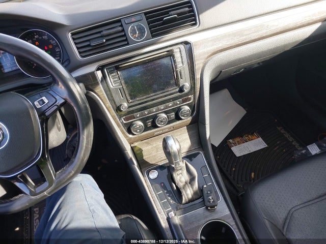 Продаж на аукціоні авто 2016 Volkswagen Passat 1.8t Se, vin: 1VWBT7A32GC049045, номер лоту: 43890788