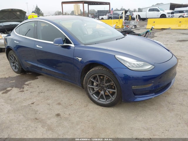 2018 TESLA MODEL 3 5YJ3E1EAXJF034200 Photo 0