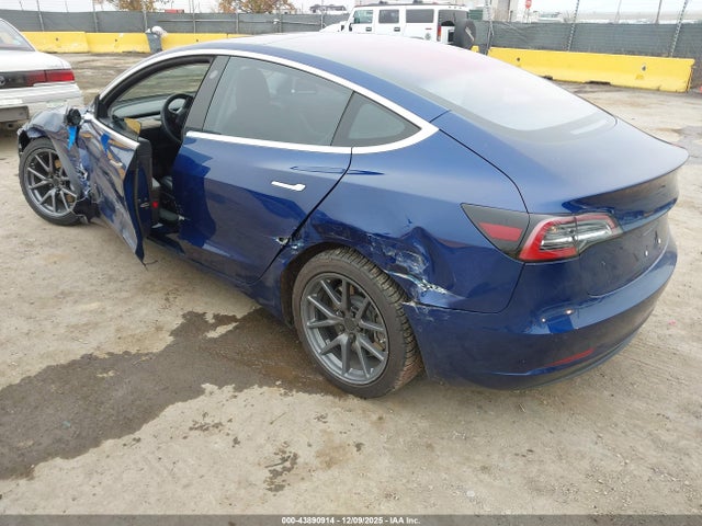 2018 TESLA MODEL 3 5YJ3E1EAXJF034200 Photo 2