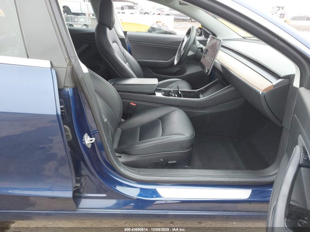 2018 TESLA MODEL 3 5YJ3E1EAXJF034200 Photo 4