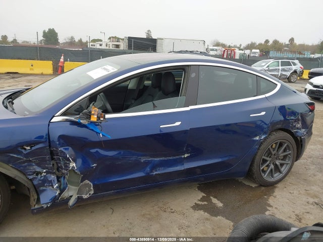 2018 TESLA MODEL 3 5YJ3E1EAXJF034200 Photo 5