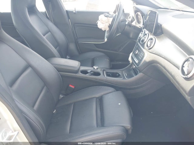 2018 MERCEDES-BENZ CLA 250 WDDSJ4GB0JN544089 Photo 4