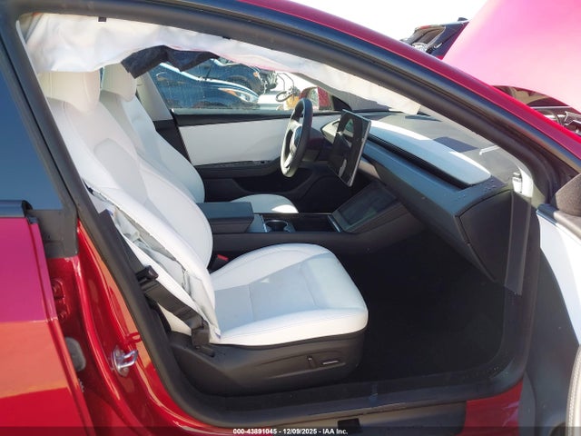 2025 TESLA MODEL 3 5YJ3E1EA8SF040711 Photo 4