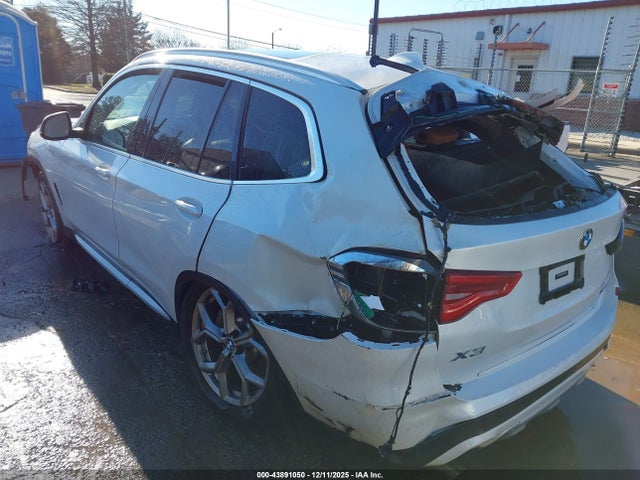 2021 BMW X3 5UXTY5C01M9E41945 Photo 2
