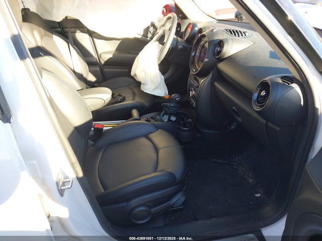 2016 MINI COUNTRYMAN WMWZC5C51GWU04254 Photo 4