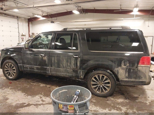 2015 LINCOLN NAVIGATOR L 5LMJJ3JT4FEJ12915 Photo 2