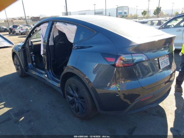 2025 TESLA MODEL Y 7SAYGDEDXSF246188 Photo 2