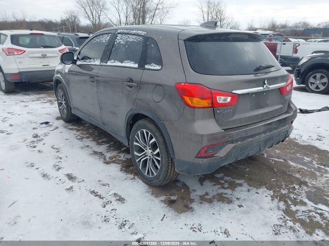 2018 MITSUBISHI OUTLANDER SPORT JA4AP3AU1JU011323 Photo 2