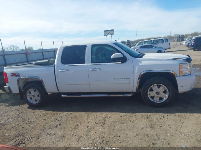 Продажа на аукционе авто 2011 Chevrolet Silverado 1500 Lt, vin: 3GCPKSE34BG123077, номер лота: 43891315