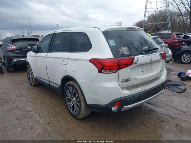 2018 MITSUBISHI OUTLANDER JA4AD2A36JZ068856 Photo 2