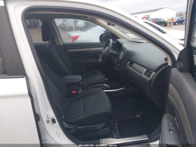 2018 MITSUBISHI OUTLANDER JA4AD2A36JZ068856 Photo 4