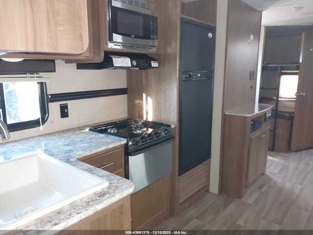 4YDT27927HH923218 Aspen Other