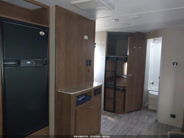 4YDT27927HH923218 Aspen Other