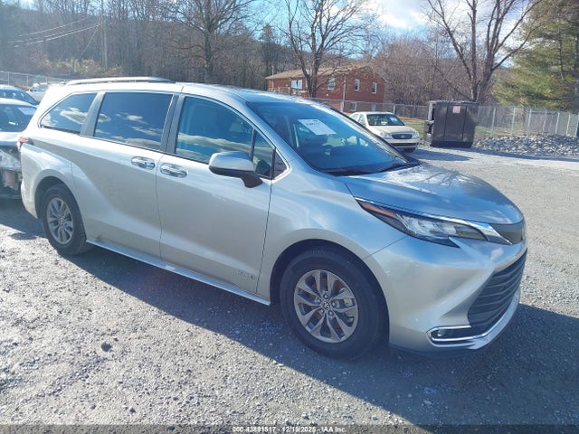 2021 TOYOTA SIENNA 5TDYRKEC7MS052140 Photo 0
