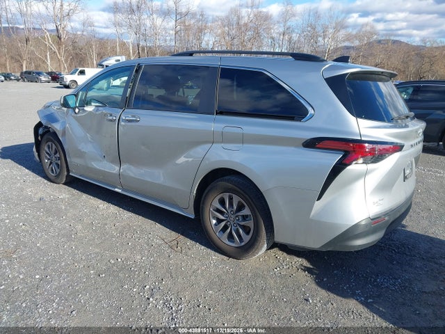 2021 TOYOTA SIENNA 5TDYRKEC7MS052140 Photo 2