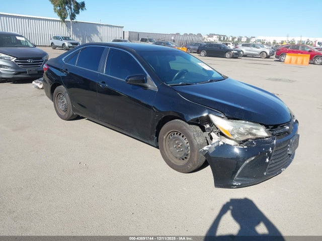 43891744 :رقم المزاد ، 4T4BF1FK7GR538219 vin ، 2016 Toyota Camry Le مزاد بيع