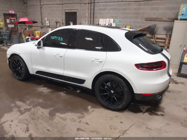 2015 PORSCHE MACAN WP1AB2A56FLB42590 Photo 2