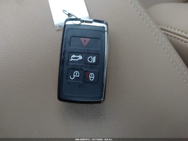 2023 JAGUAR F-PACE SADCJ2EX3PA712152 Photo 10