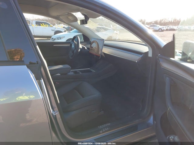 2024 TESLA MODEL Y 7SAYGDEEXRA313016 Photo 4