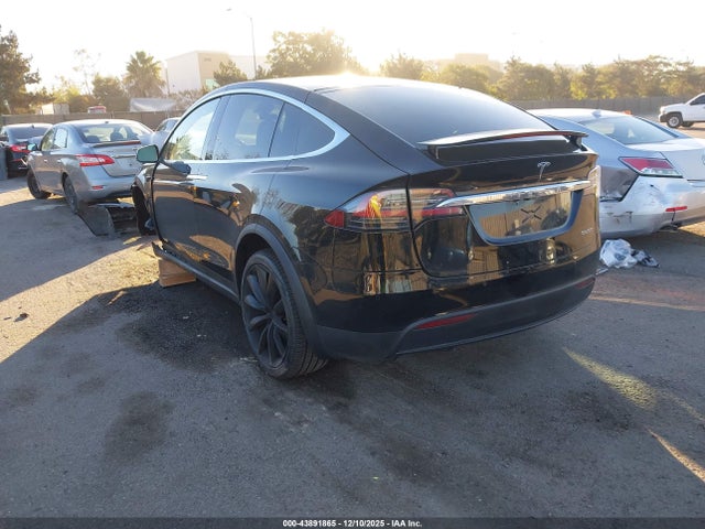 2019 TESLA MODEL X 5YJXCBE4XKF190732 Photo 2