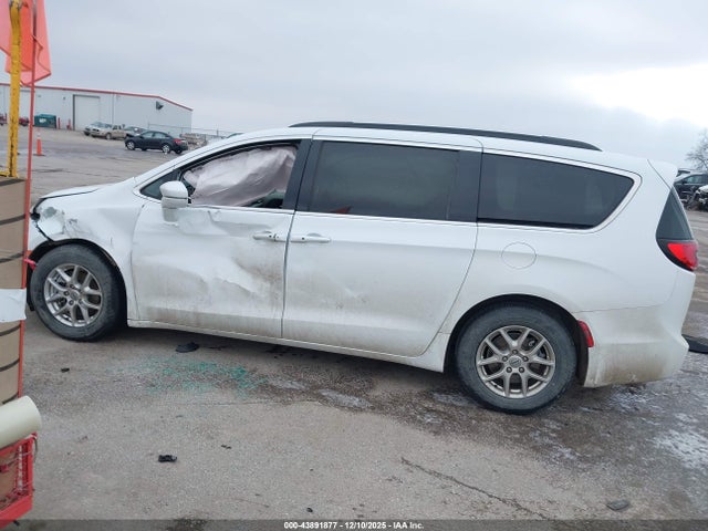 Продаж на аукціоні авто 2022 Chrysler Pacifica Touring L, vin: 2C4RC1BG5NR125796, номер лоту: 43891877