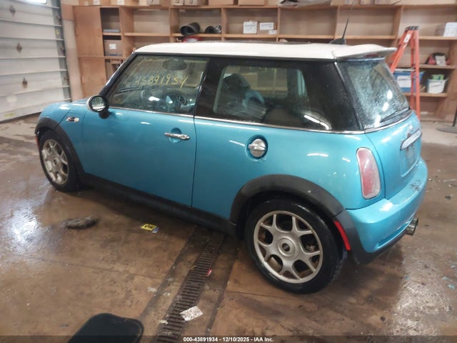2005 MINI COOPER S WMWRE33525TD99212 Photo 2