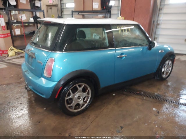 2005 MINI COOPER S WMWRE33525TD99212 Photo 3