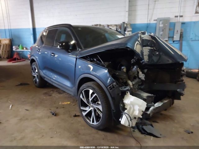 2022 VOLVO XC40 YV4162UM8N2645998