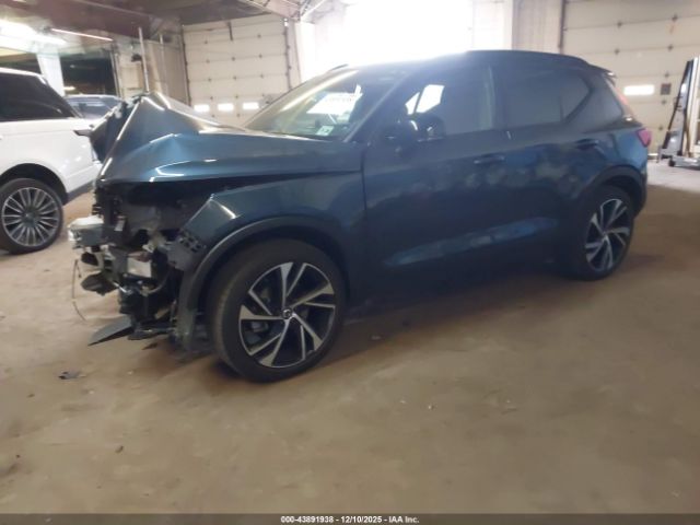 2022 VOLVO XC40 YV4162UM8N2645998 Photo 1