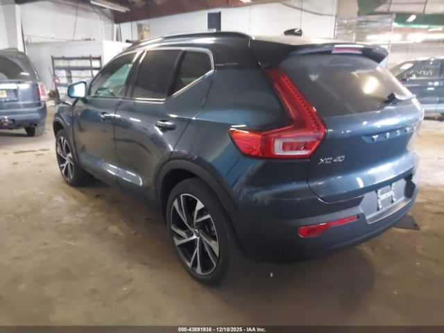 2022 VOLVO XC40 YV4162UM8N2645998 Photo 2