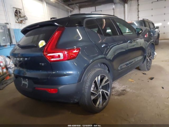 2022 VOLVO XC40 YV4162UM8N2645998 Photo 3