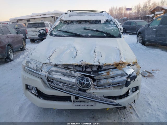 JTMCY7AJ8K4083131 Toyota Land Cruiser V8