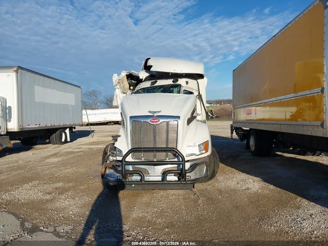 Продаж на аукціоні авто 2023 Peterbilt 579, vin: 1XPBDP9X0PD879426, номер лоту: 43892205