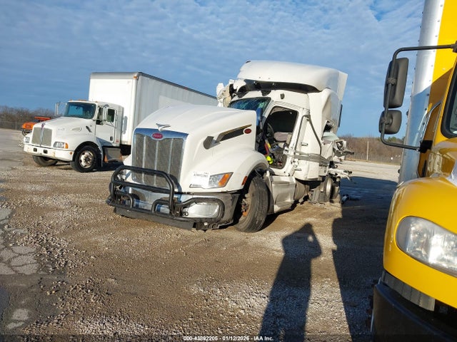 Продаж на аукціоні авто 2023 Peterbilt 579, vin: 1XPBDP9X0PD879426, номер лоту: 43892205