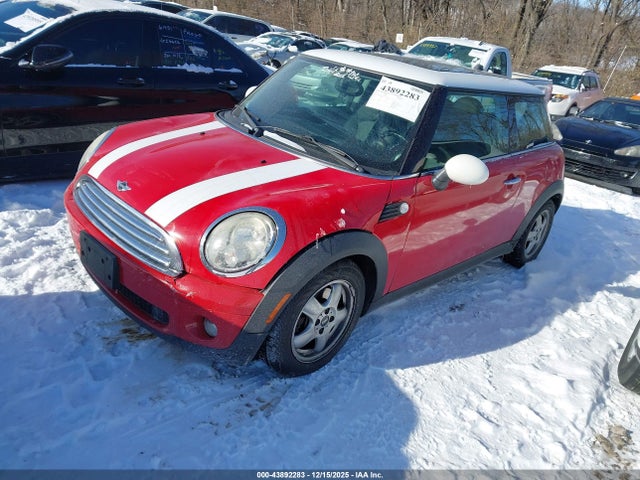 2010 MINI COOPER WMWMF3C52ATZ22775 Photo 1