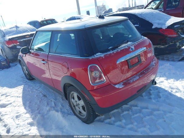 2010 MINI COOPER WMWMF3C52ATZ22775 Photo 2