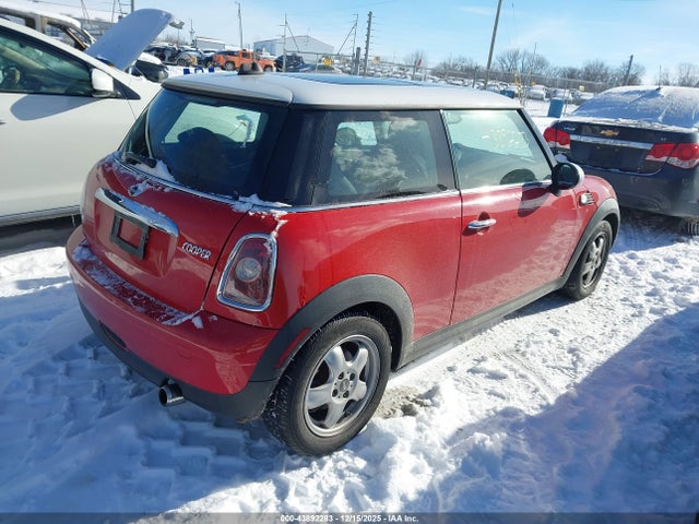 2010 MINI COOPER WMWMF3C52ATZ22775 Photo 3