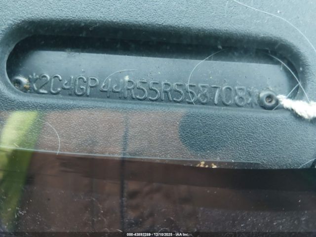 2005 CHRYSLER TOWN & COUNTRY 2C4GP44R55R558708 Photo 8