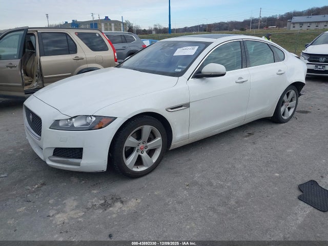2018 JAGUAR XF SAJBS4FX7JCY54340 Photo 1